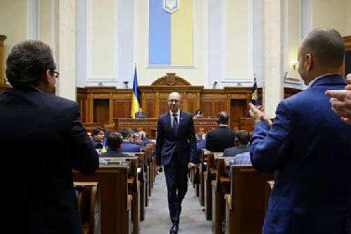 Политолог: Яценюк некоторое время будет «смотрящим» за правительством