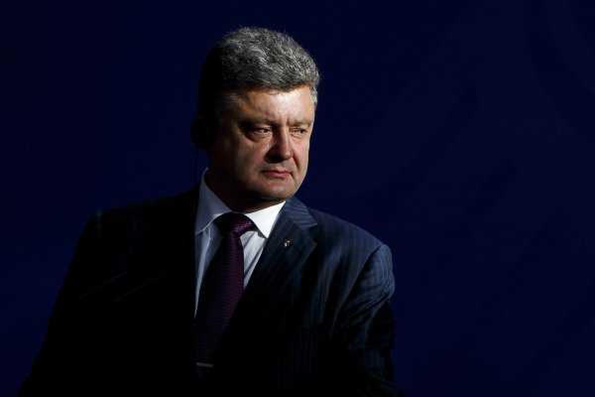Порошенко рассказал о согласии РФ на вооруженную полицейскую миссию ОБСЕ Порошенко рассказал о согласии РФ на вооруженную полицейскую миссию ОБСЕ