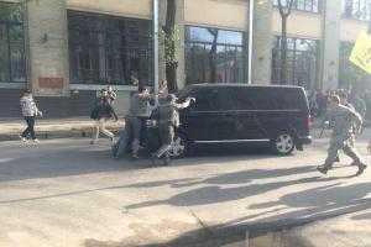 Полицейские открыли несколько уголовных дел из-за потасовки на улице Благовещенской в Харькове Полицейские открыли несколько уголовных дел из-за потасовки на улице Благовещенской в Харькове