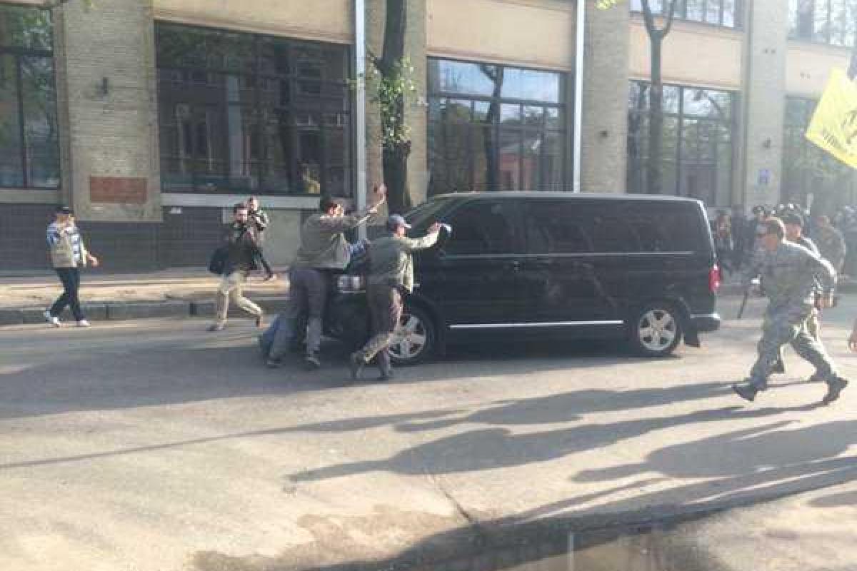 В Харькове автомобиль участника форума «Оппоблока» сбил активиста