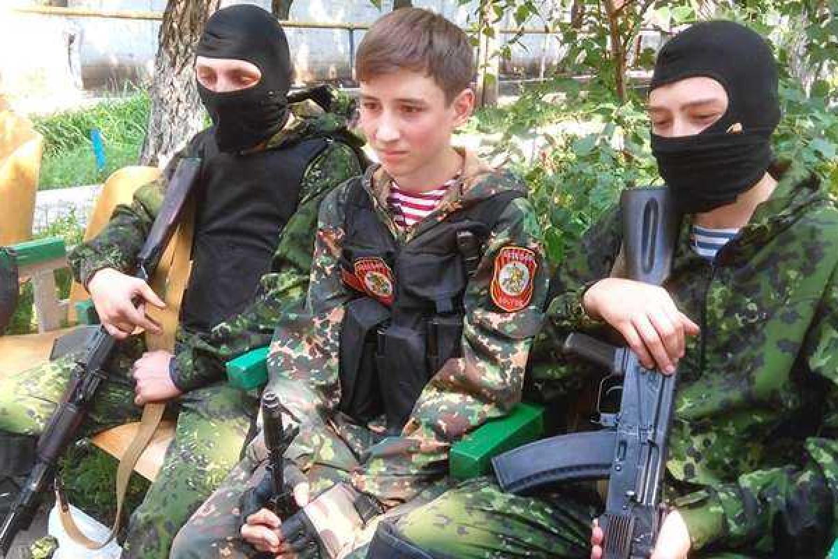 Боевики на Донбассе вербуют в свои ряды детей, - журналист