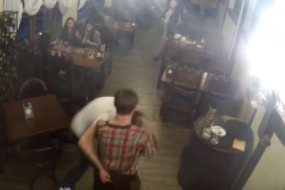 В сети появились жуткие кадры с места кровавой бойни с участием пьяного брата Захарченко