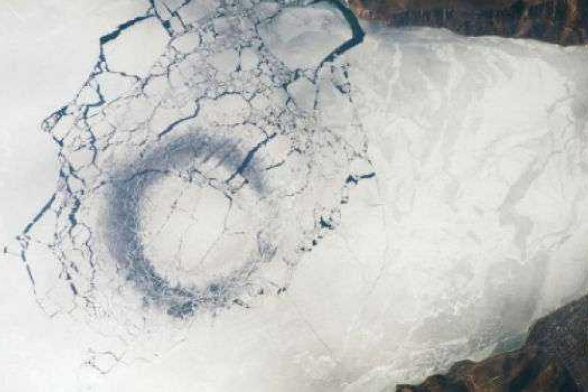 На озере Байкал вновь появились таинственные кольцеобразные новообразования