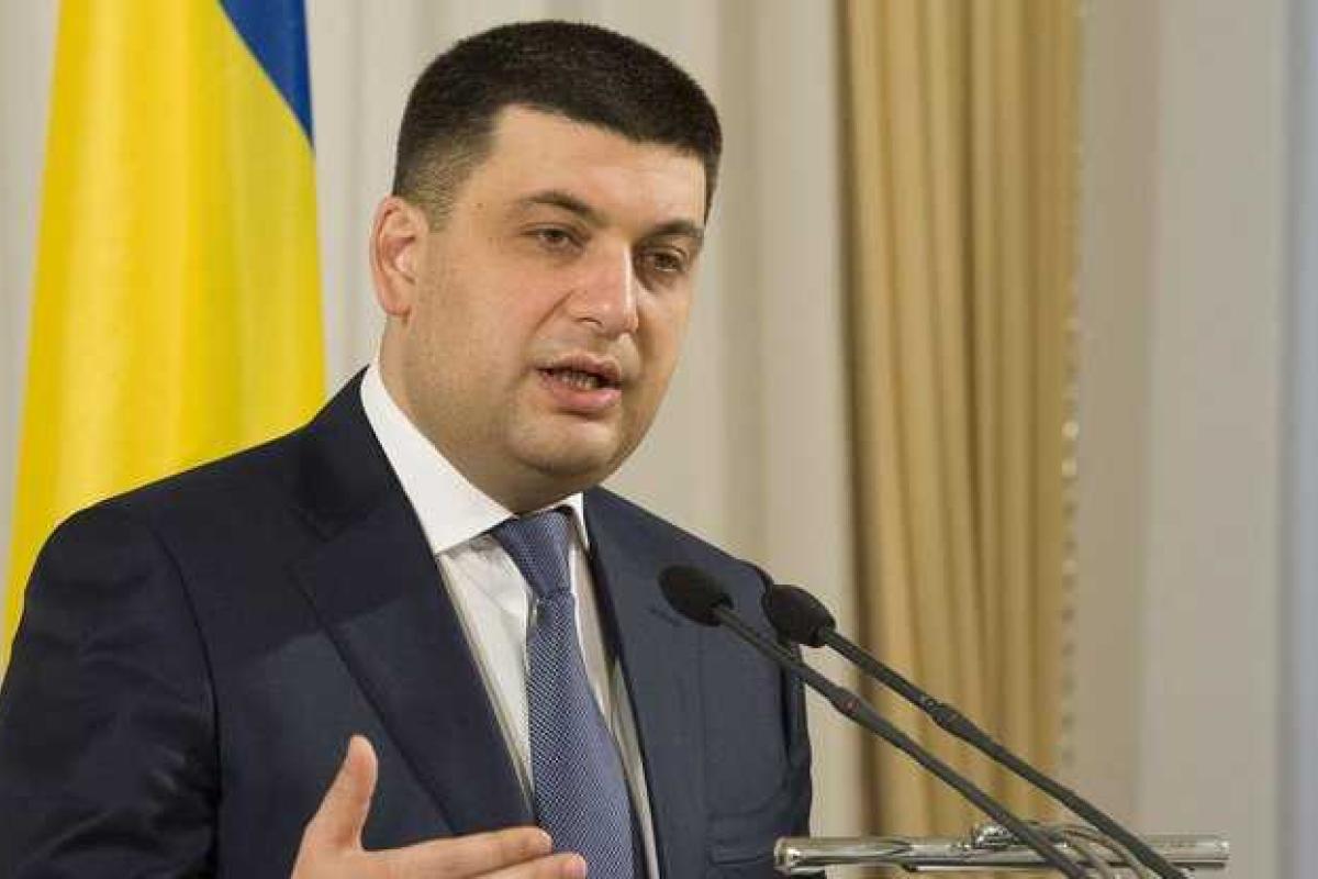 Гройсман поручил возобновить подачу горячей воды по всей Украине