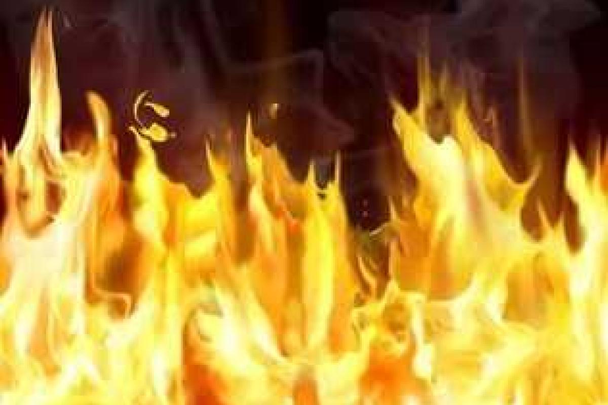 В центре Харькова загорелся Мерседес  В центре Харькова загорелся Мерседес