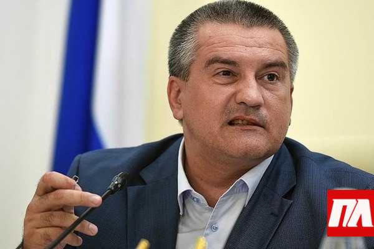 Аксенову подарили оберег от темных сил и костюм «моржа» Аксенову подарили оберег от темных сил и костюм «моржа»