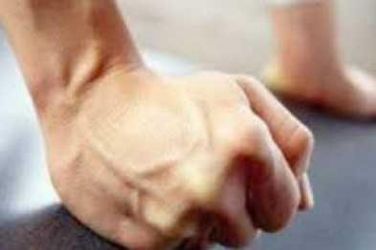 30-летнюю женщину жестоко избили в купе поезда Киев - Мариуполь 30-летнюю женщину жестоко избили в купе поезда Киев - Мариуполь