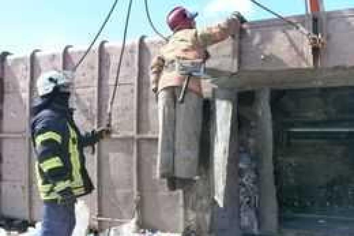 В Мариуполе мужчину убило кузовом мусоровоза