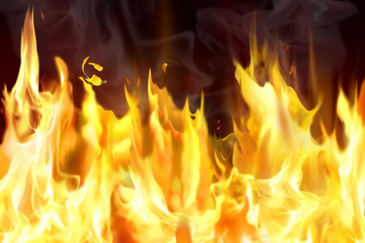 На одном из столичных рынков загорелся павильон: пострадал продавец На одном из столичных рынков загорелся павильон: пострадал продавец