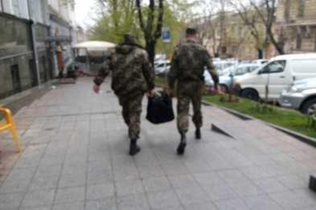 Одесские прокуроры спешно вывозят документы Одесские прокуроры спешно вывозят документы