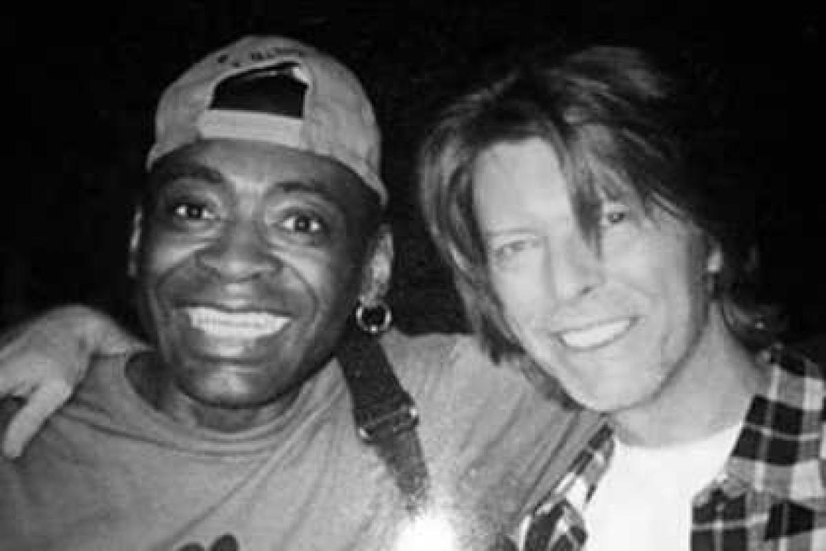 Умер барабанщик Дэвида Боуи Умер барабанщик Дэвида Боуи