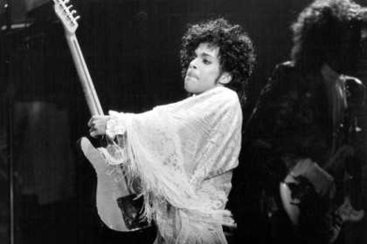 Появились первые подробности смерти Принса Появились первые подробности смерти Принса