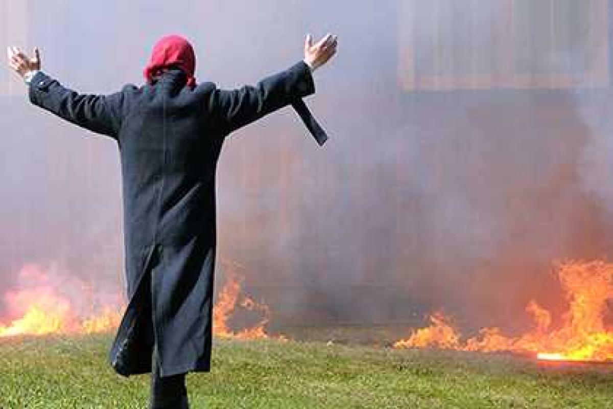 В Архангельской области женщины подожгли дом, чтобы сжечь "ведьму" и ее детей 