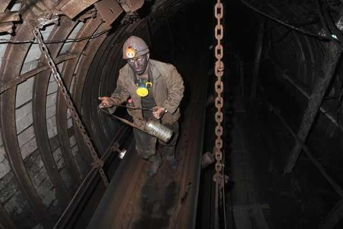 Ситуация на шахтах в ОРЛО: зарплаты низкие, самостоятельно устроиться на работу невозможно Ситуация на шахтах в ОРЛО: зарплаты низкие, самостоятельно устроиться на работу невозможно