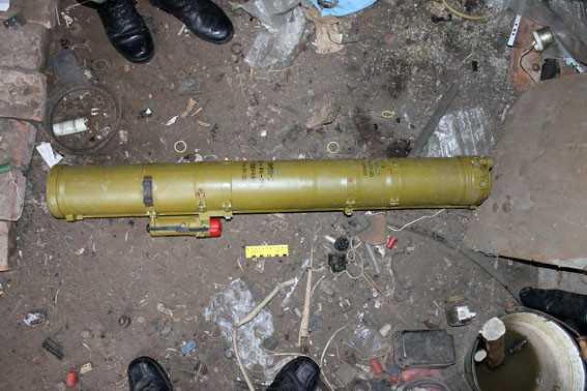 В частном дворе жителя Донетчины полицейские изъяли противотанковую управляемую ракету В частном дворе жителя Донетчины полицейские изъяли противотанковую управляемую ракету