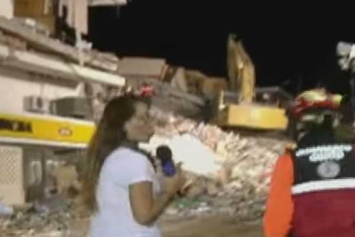 В Эквадоре после землетрясения нашли мужчину, который провел под завалами 2 недели