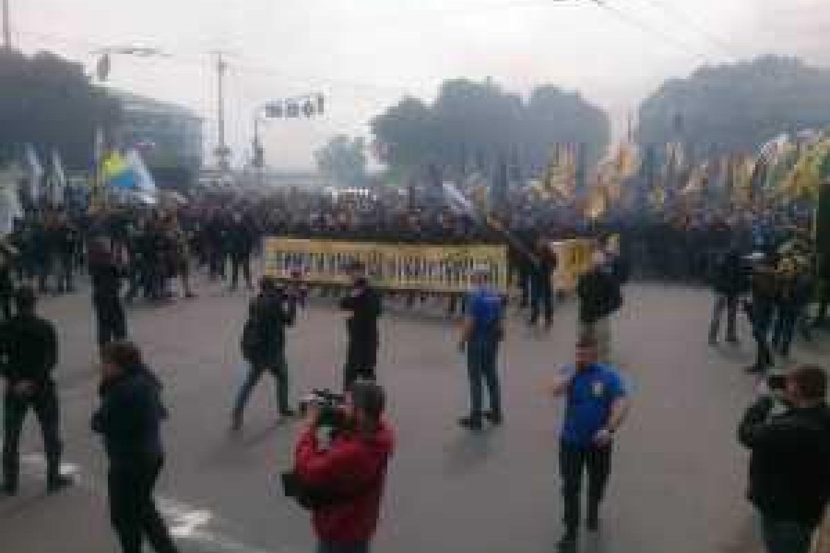 Марш "Азова" против выборов на Донбассе - прямая трансляция Марш "Азова" против выборов на Донбассе - прямая трансляция