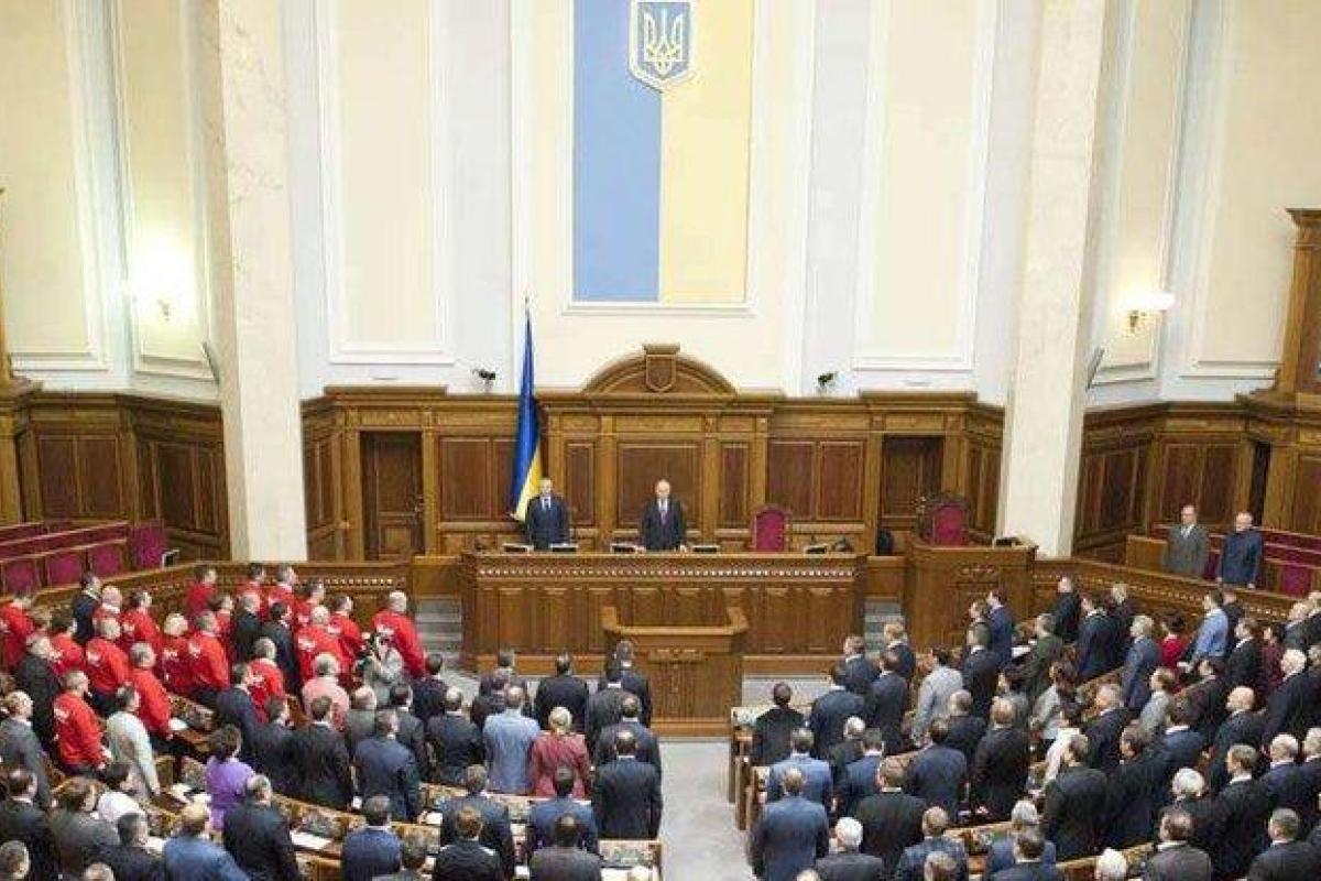 Украинцев хотят лишить майских праздников Украинцев хотят лишить майских праздников