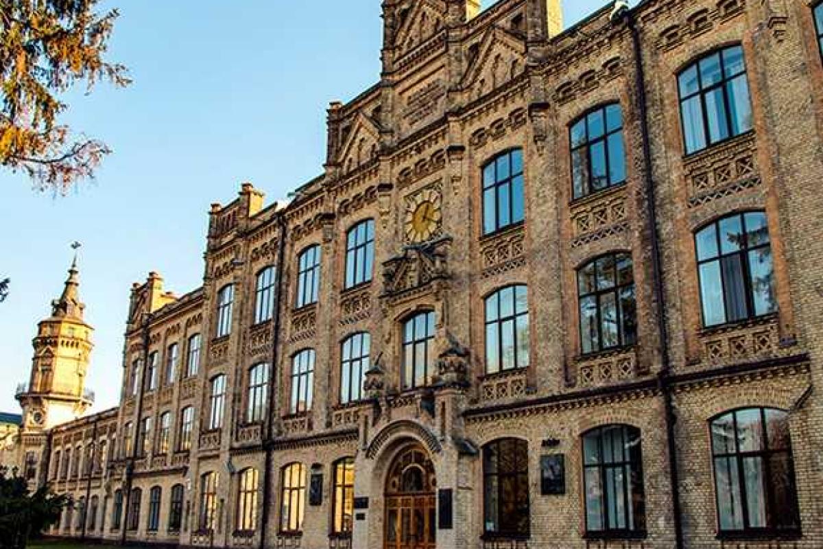 Студентов КПИ массово забирают в армию из общежитий - СМИ Студентов КПИ массово забирают в армию из общежитий - СМИ