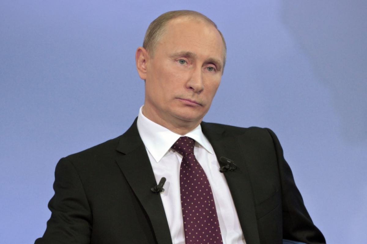 "Володя уже ничего не решает": журналист назвал Путина официантом в президентском костюме "Володя уже ничего не решает": журналист назвал Путина официантом в президентском костюме