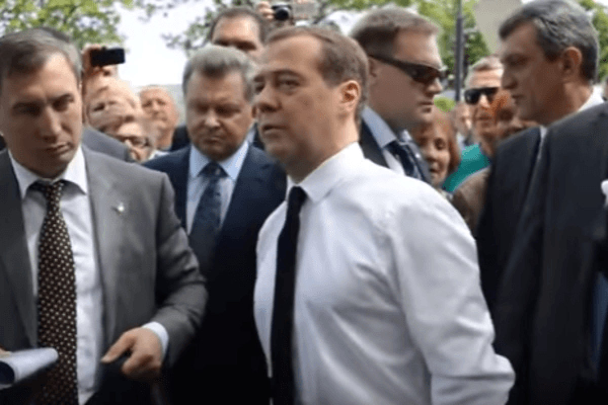 Российский музыкант высмеял ответ Медведева крымским пенсионерам Российский музыкант высмеял ответ Медведева крымским пенсионерам