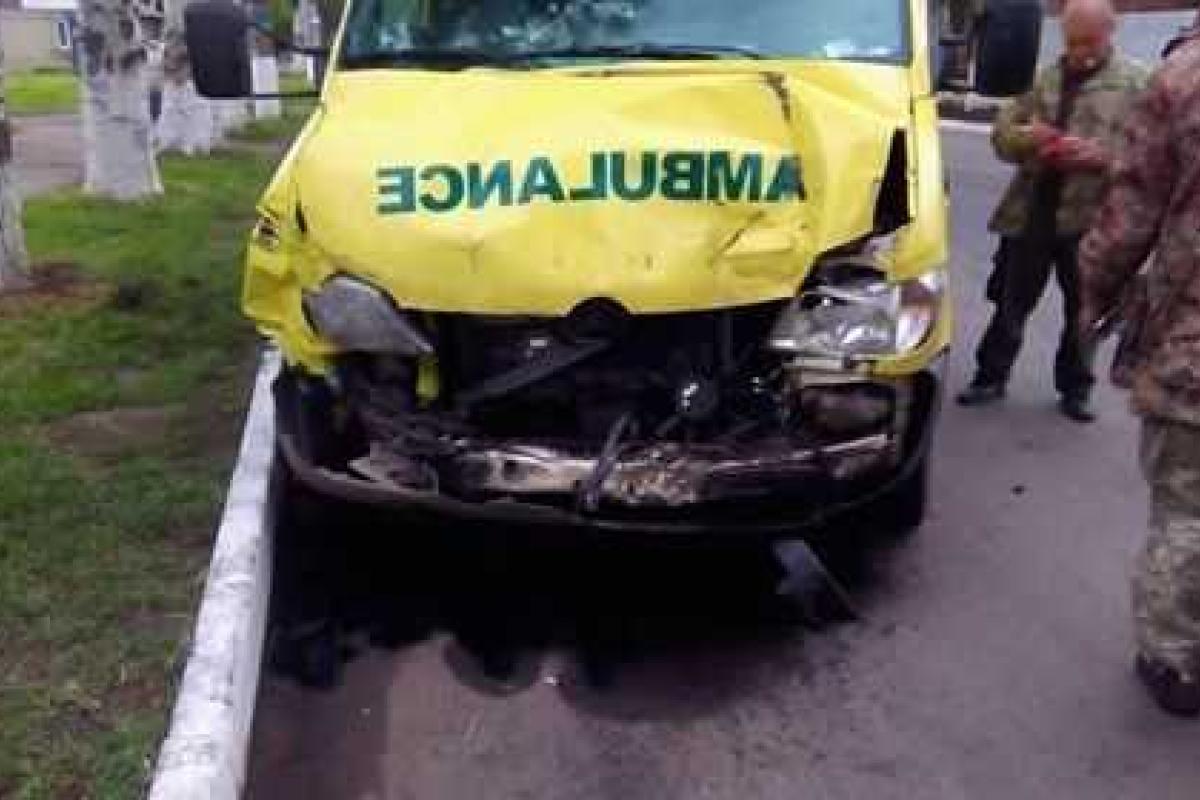 Авто с волонтерами и раненым бойцом попало в серьезное ДТП 