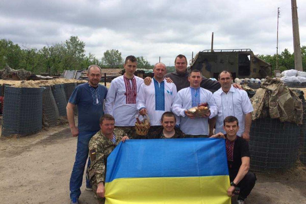 Дмитрий Булатов показал, как проходит Пасха на передовой Дмитрий Булатов показал, как проходит Пасха на передовой