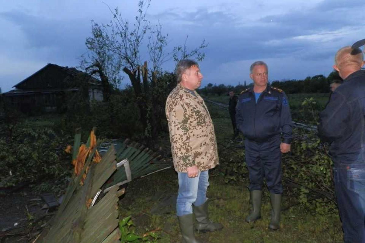 По Луганщине пронесся ураган: повреждены десятки домов По Луганщине пронесся ураган: повреждены десятки домов