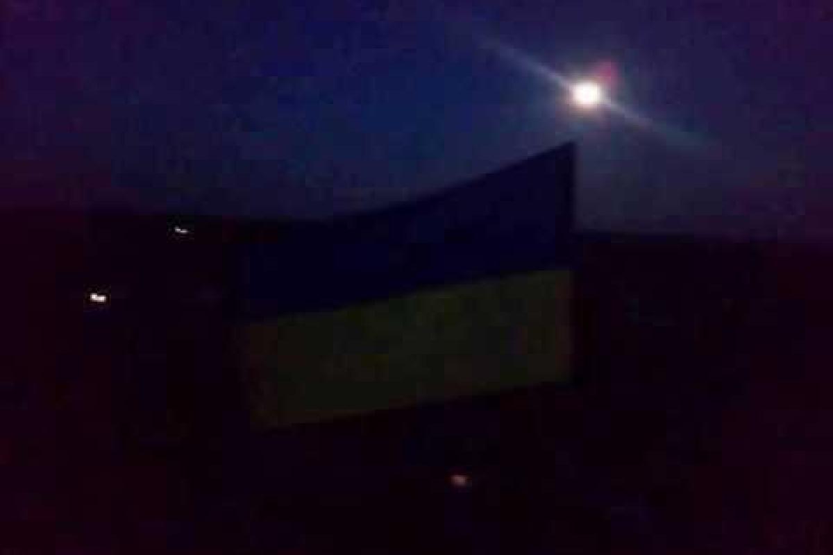 Бойцы 56-й бригады установили украинский флаг в селе Павлополь Бойцы 56-й бригады установили украинский флаг в селе Павлополь