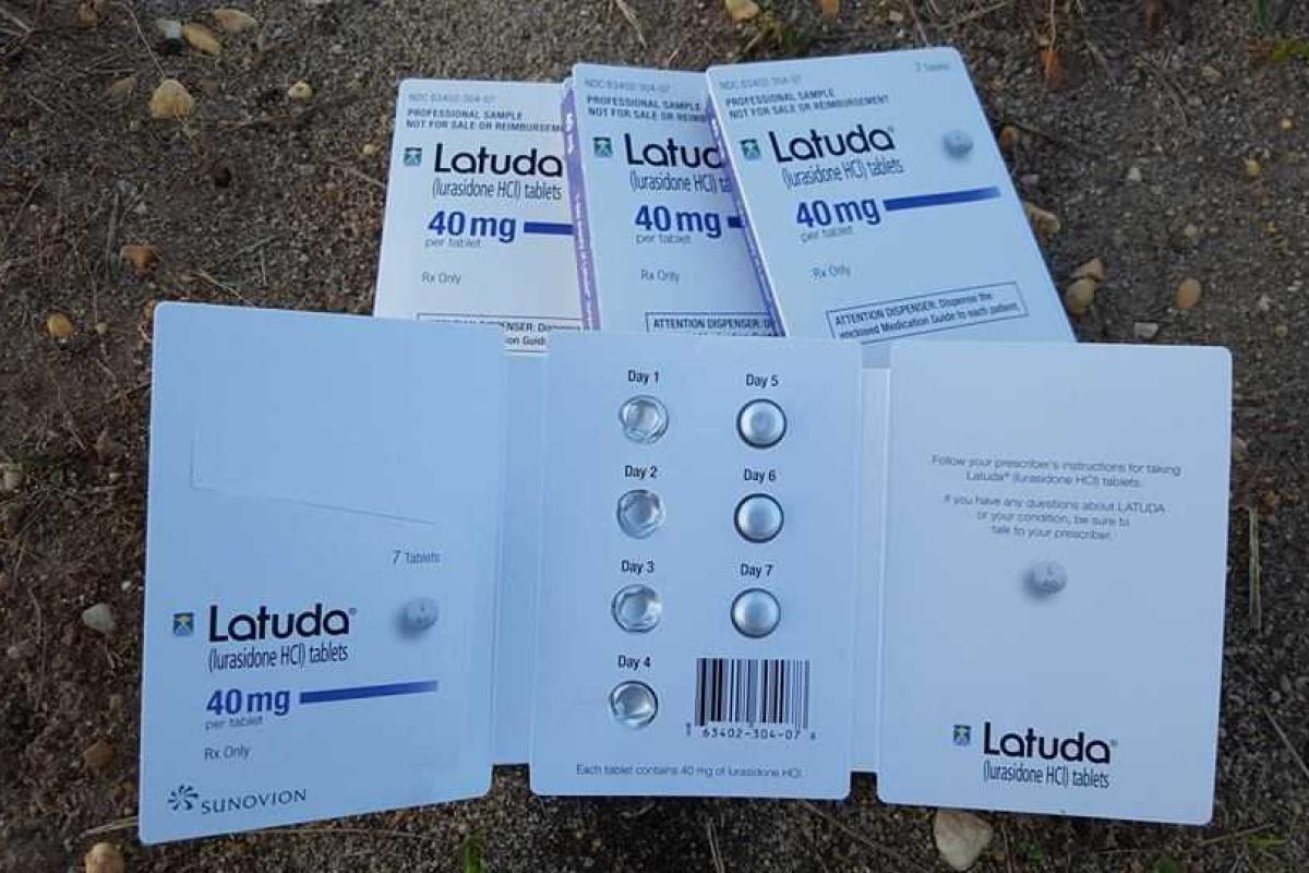 Боец ВСУ показал препарат, найденный у убитых боевиков: "Мы воюем по-настоящему с больными ублюдками"