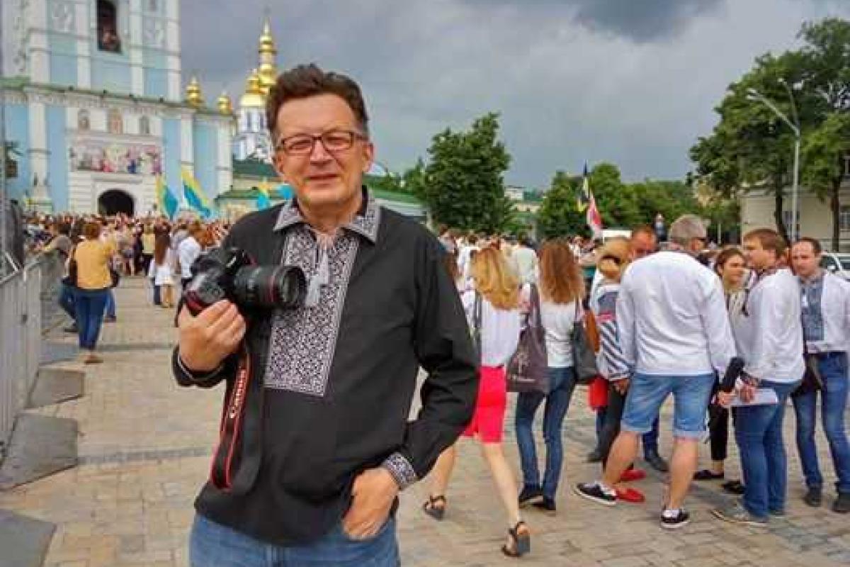 Российский блогер засветился в Киеве: был в вышиванке и пил пиво Российский блогер засветился в Киеве: был в вышиванке и пил пиво