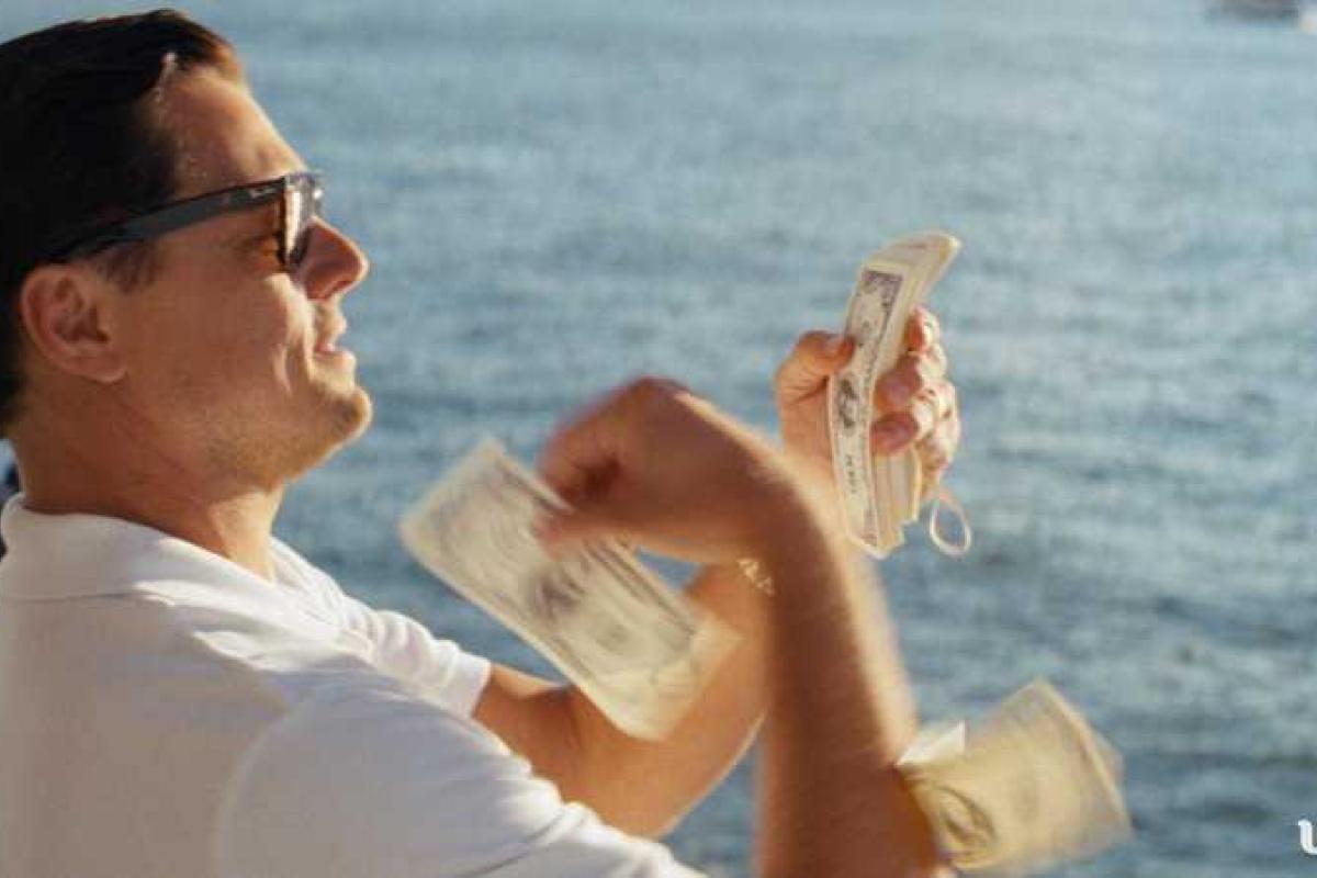 В России первоклассник раздал друзьям сотни тысяч маминых рублей