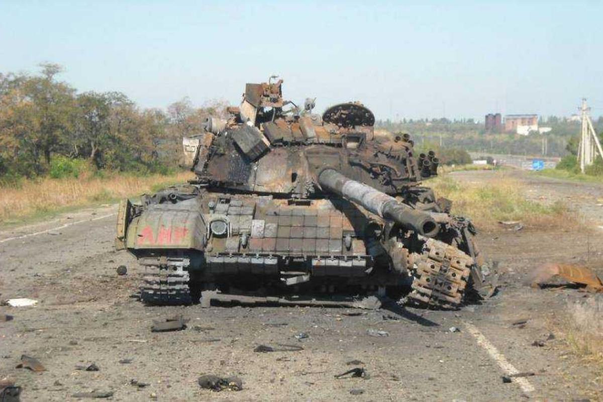 Боец ВСУ: В зоне АТО уничтожен танк боевиков с экипажем внутри Боец ВСУ: В зоне АТО уничтожен танк боевиков с экипажем внутри