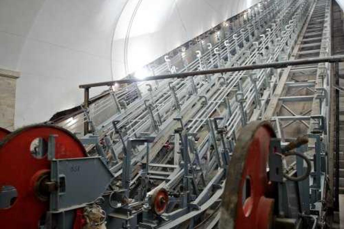 В Москве трое мужчин провалились в строящееся метро