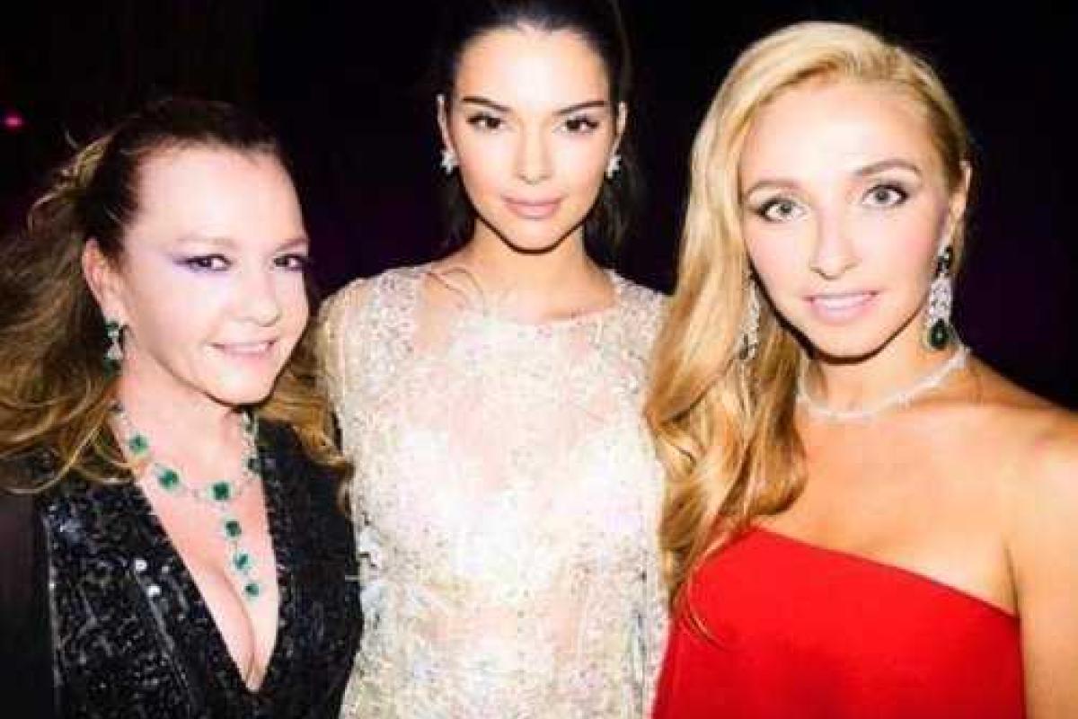 Татьяна Навка отдыхает в Каннах в компании голливудских звезд