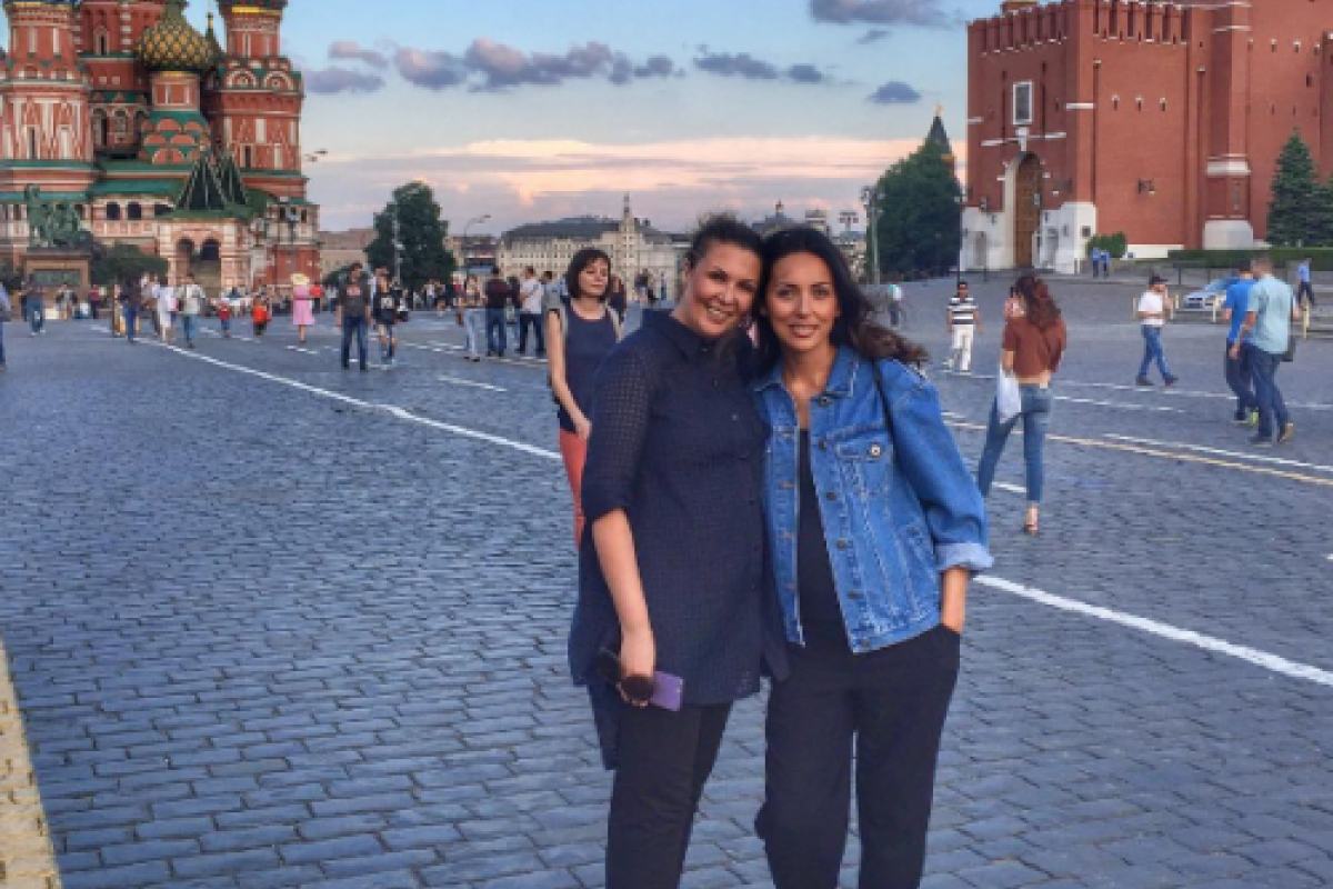 Беременную Алсу заметили во время прогулки