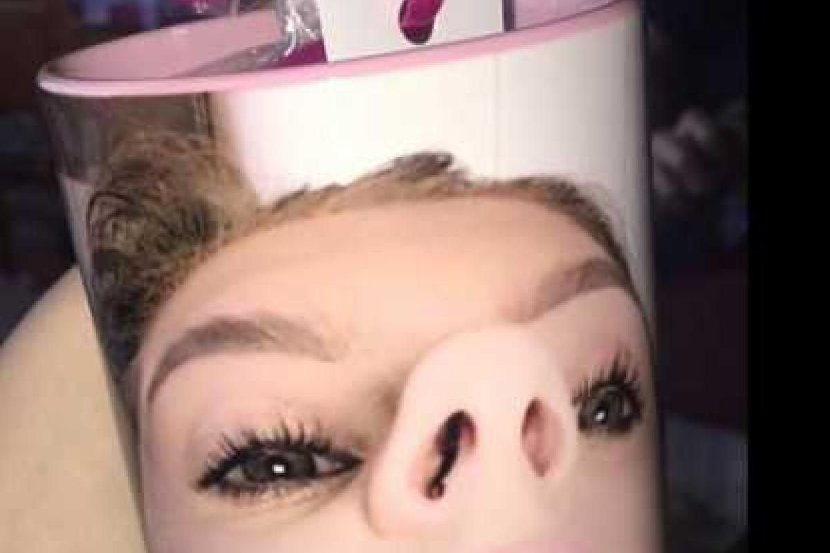 Кружка с неудачной фотографией набрала в соцсети более 14 тысяч лайков