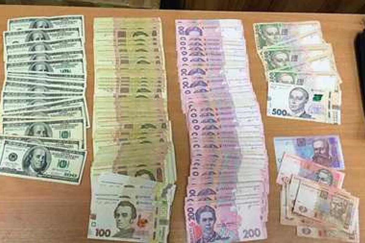В Одессе мошенник пытался снять с чужого депозита полтора миллиона В Одессе мошенник пытался снять с чужого депозита полтора миллиона