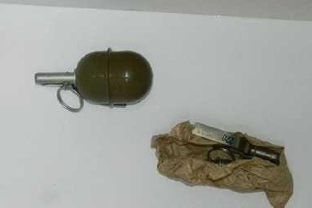 В Киеве рыбак выловил гранату из Днепра В Киеве рыбак выловил гранату из Днепра