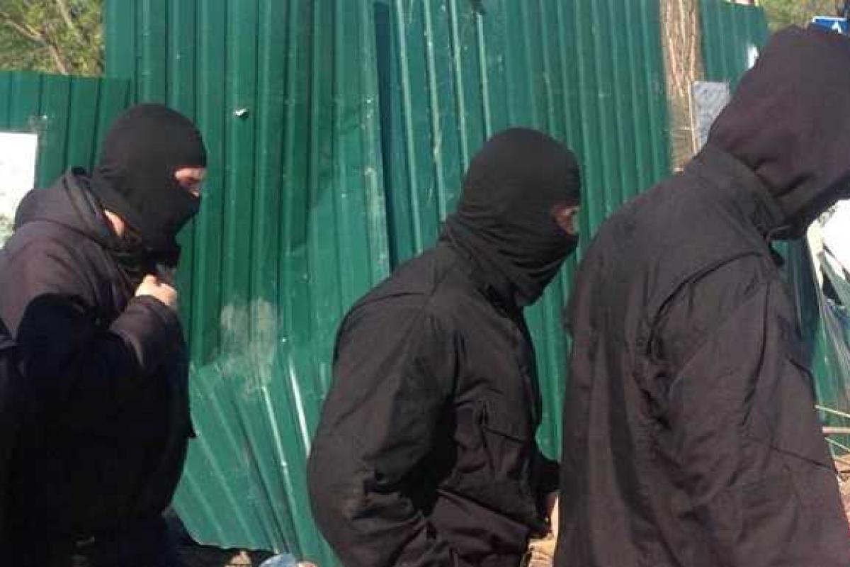 На Киевщине банда в балаклавах напала на фирму