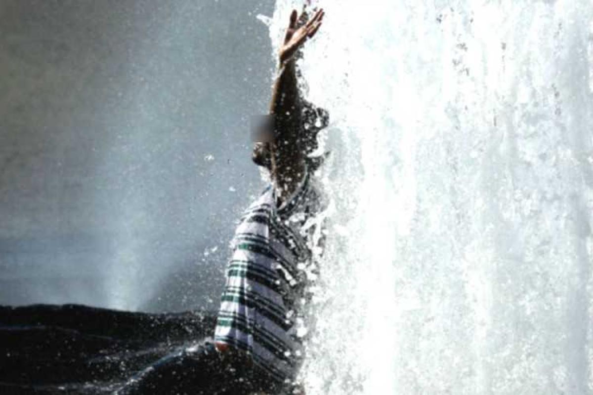 18-летний похититель фаллоимитаторов погиб при купании в фонтане с подсветкой