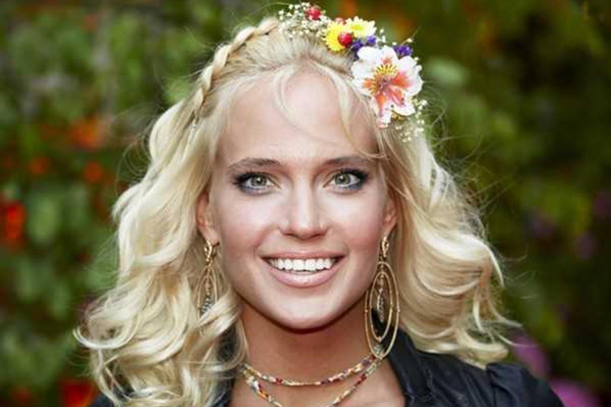 Глюкоза повергла фанатов в шок прозрачным платьем