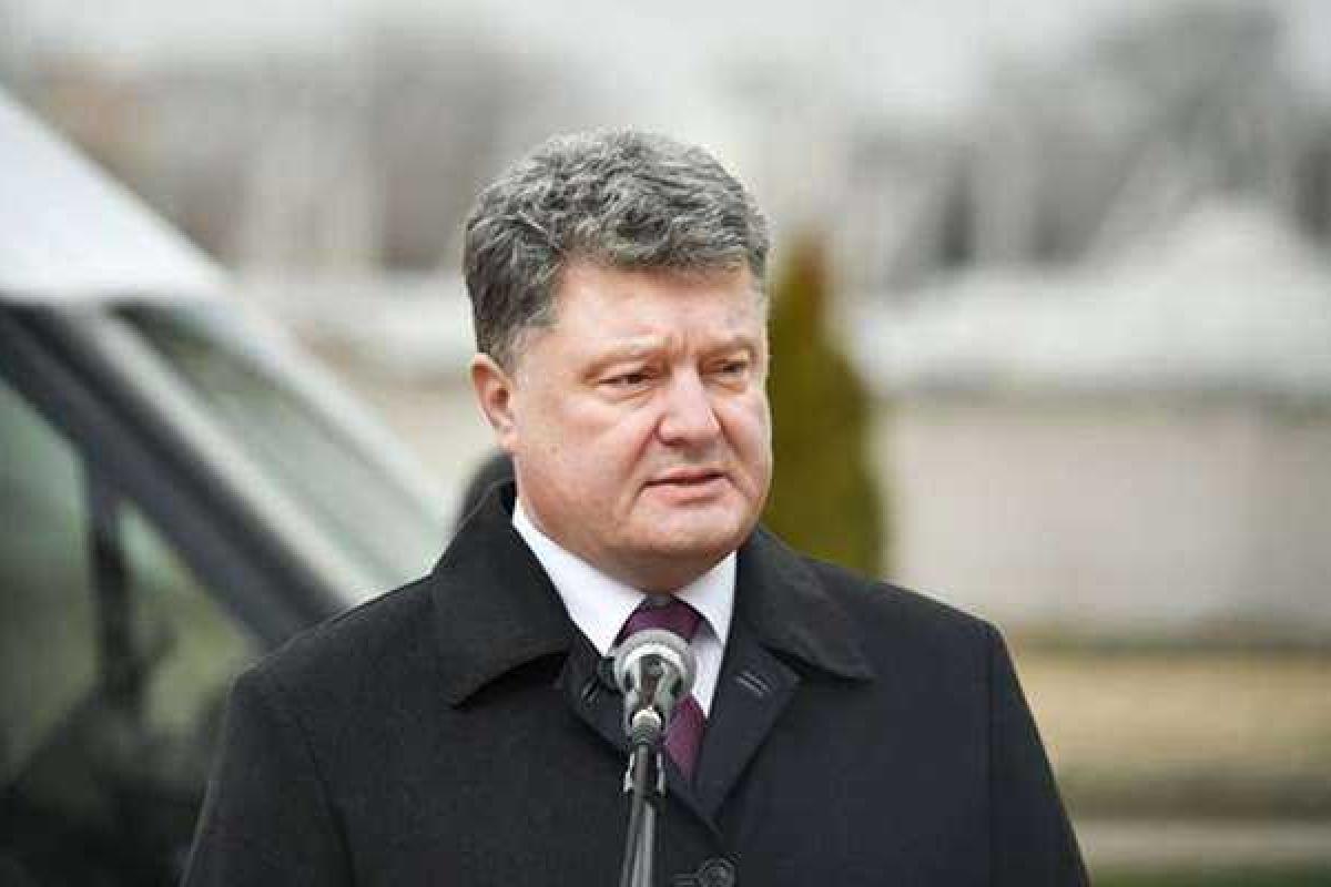 Порошенко сказал, за счет чего Украина останавливает агрессора Порошенко сказал, за счет чего Украина останавливает агрессора