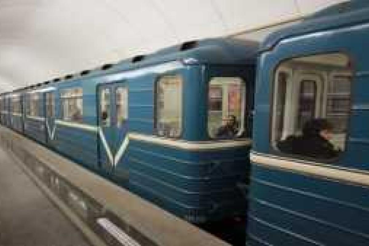 Попытка массового суицида в харьковском метро: женщина с двумя детьми прыгнула под поезд Попытка массового суицида в харьковском метро: женщина с двумя детьми прыгнула под поезд