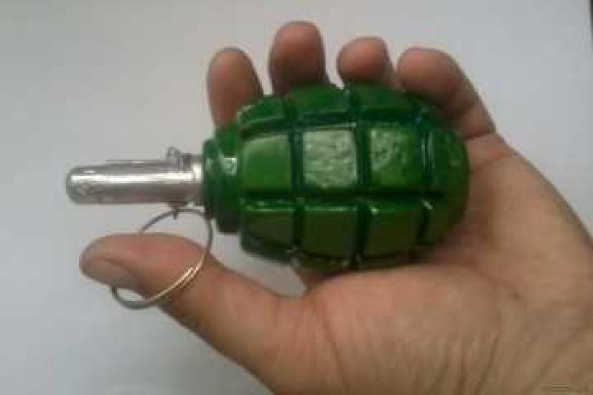 Луганский "депутат" выяснял отношения с военными РФ при помощи гранаты Луганский "депутат" выяснял отношения с военными РФ при помощи гранаты