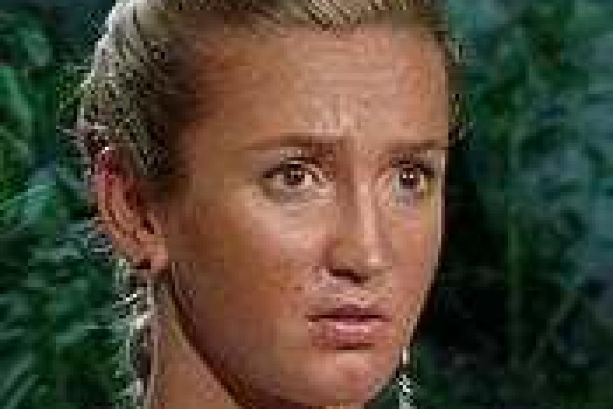 Сотни футбольных болельщиков назвали Бузову проституткой