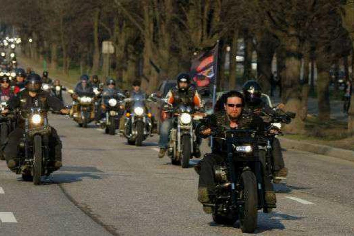 В Харькове «ночному волку» прострелили ногу В Харькове «ночному волку» прострелили ногу