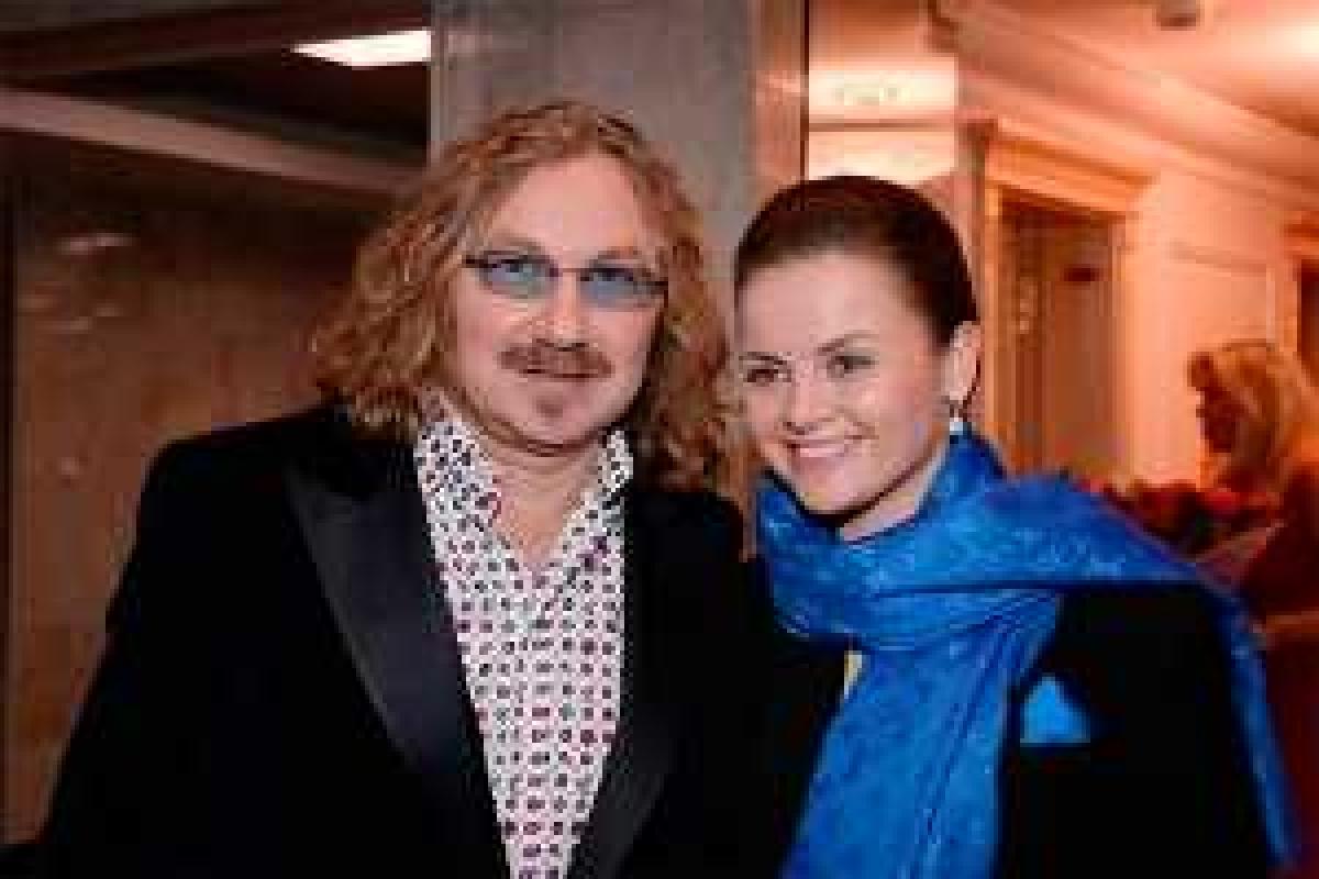 Проскурякова прокомментировала слухи о том, что Пугачева стала крестной мамой их дочери