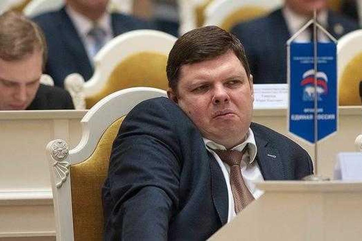 Депутат из Питера отказал в поцелуе скандальному Шнурову