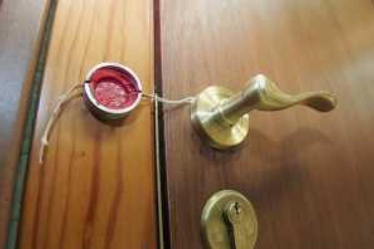 В "ЛНР" людям, посмеющим зарегистрировать свое имущество в Украине, угрожают "отжимом" квартир В "ЛНР" людям, посмеющим зарегистрировать свое имущество в Украине, угрожают "отжимом" квартир